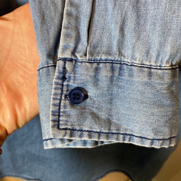 Lucy & Laurel Half-button Denim Shirt - Picture 5 of 9